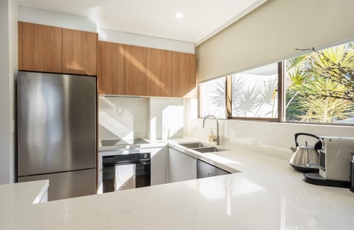 Surfers Paradise Apartamento | Ground Floor apartment 100m from the beach, heated pool