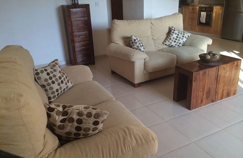 Paphos Apartamento | Apartamento en planta baja con piscina, aire acondicionado, TV, DVD, WIFI, patio y estacionamiento privado