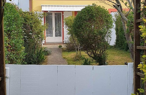 Le Palais Apartamento | Apartamento con jardín y terraza, cerca del puerto.