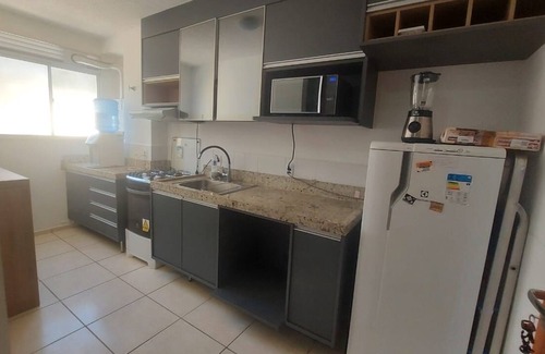 Macae Apartamento | Ground floor apartment with private area and lawn