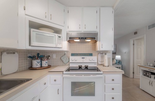 St. Pete Beach Condominio | Ground Floor Beach Condo @ Friendly Native St Pete Beach