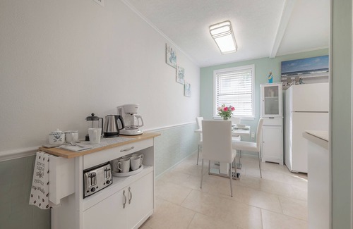 St. Pete Beach Condominio | Ground Floor Beach Condo @ Friendly Native St Pete Beach