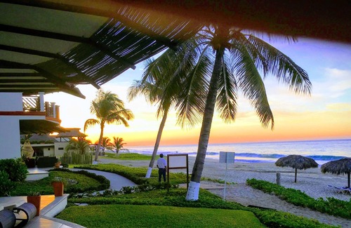 San Pedro Mixtepec Condominio | Ground floor beachfront, poolside, arguably, the best location you can get.