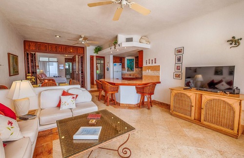 Akumal Condominio | Beachfront access out the patio door! Swimming pool, AC and WiFi!