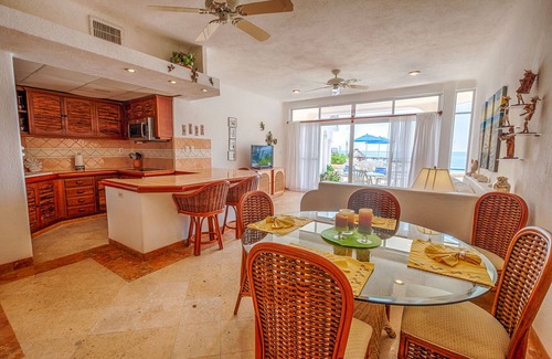Akumal Condominio | Beachfront access out the patio door! Swimming pool, AC and WiFi!