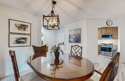 Fernandina Beach Condominio | Ground floor condo with private patio, full kitchen, beach access and pool