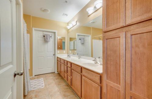 Park Place Apartamento | GROUND FLOOR condo STEPS AWAY from pool & spa!! condo