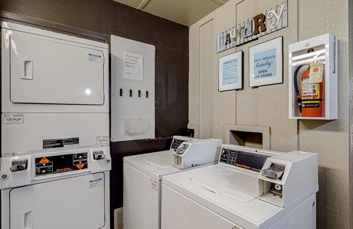 Westfield Condominio | Ground-floor condo - walk to Lake Austin - dog-friendly, WiFi, and central AC