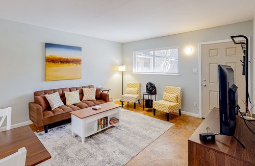 Westfield Condominio | Ground-floor condo - walk to Lake Austin - dog-friendly, WiFi, and central AC