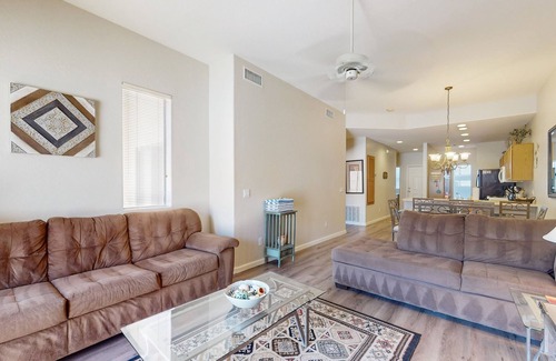 East Mesa Condominio | Ground-floor condo with pool, hot tub, gas grill, & wifi