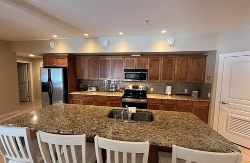 Sicamous Condominio | Ground Floor Grandview Shores Condo Mara Lake Waterfront w/Boat Slip