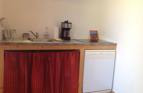 Ceret Apartamento | casa RDC idealmente situado con jardín y piscina privada para el alquiler.