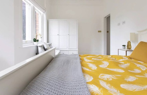 Ealing Apartamento | Ground Floor - Large Luxury 4 Bedroom Apartment With Parking & Garden