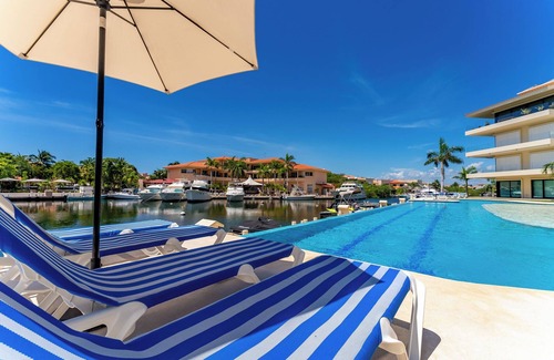 Puerto Aventuras Apartamento | Luxury Getaway! Marina View, Ground Floor, 3 bedrooms and Gym