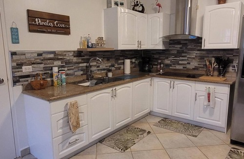 Washington Condominio | Ground Floor, Spacious 2 bedroom Ensuites, Corner Unit, Newly Remodeled.
