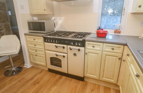 Porthcurno Apartamento | GROUND FLOOR THE HAYLOFT, family friendly, with a garden in Sennen
