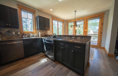 Keystone Casa | Ground-Floor Townhome with Amazing Mountain Views!