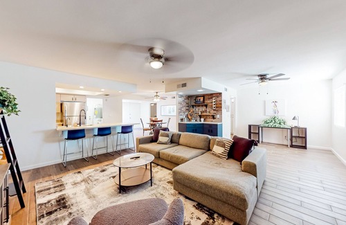 Tempe Casa | Ground-floor townhome with private yard/patio & on-site pools - dog-friendly