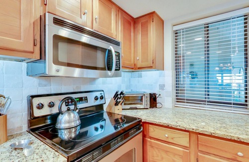 Fernandina Beach Condominio | Dunas de tortugas en el primer piso: patio trasero ¡A solo unos pasos del océano!