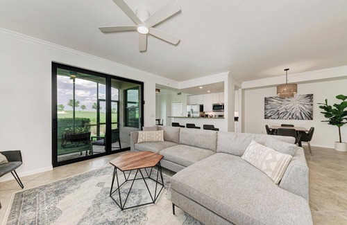 Lakewood Ranch Casa | Ground Floor Veranda - Lakewood National GC - 2BR + Den + Garage + Driveway