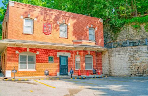 Eureka Springs Historic District Apartamento | Ground Floor Villa at Sweet Spring