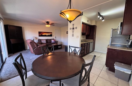 South Scottsdale Condominio | Ground level 2 bed, 2 bath condo, Heated community pool, spa & fitness center.