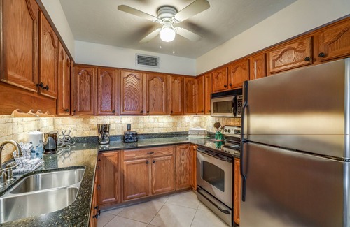 Ilexhurst Condominio | Ground-level AMI Condo Near the Beach! Large heated pool!
