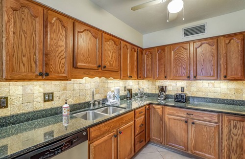 Ilexhurst Condominio | Ground-level AMI Condo Near the Beach! Large heated pool!