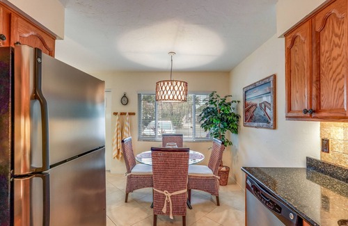 Ilexhurst Condominio | Ground-level AMI Condo Near the Beach! Large heated pool!