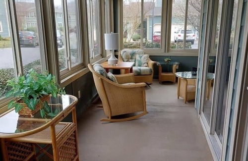 Lewes Condominio | Ground Level Beach Condo Porch Parking Clean