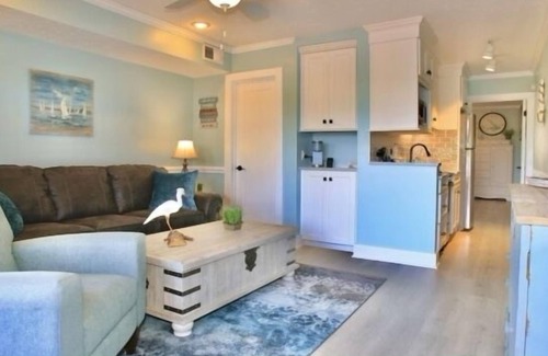 North Shore Condominio | Ground level condo with pool and wifi