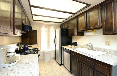 Sunrise Vista Chino Condominio | C���modo a nivel del suelo Ranch Club Condo, Pool & Spa, minutos para el centro, a pasos de ultramarinos