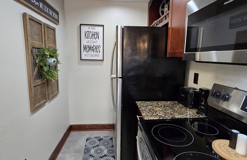 Pigeon Forge Condominio | Breathtaking sunsets, wraparound balcony, pools, and more await you this Summer!
