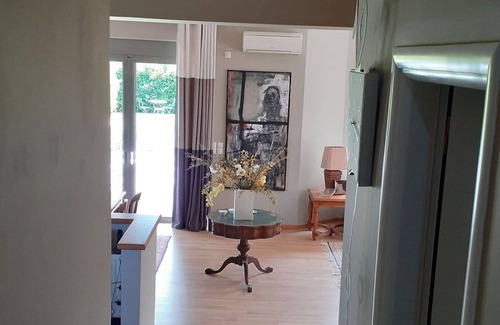 Schinias Casa | groundfloor independent flat with its own garden 2 kilom from the sea