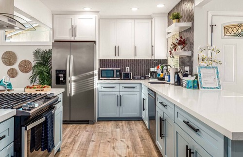 Talmadge Casa | Group Adventure Home Base w Games, Yard, EV Charge