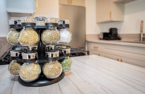 Summerland Condominio | Group-Friendly | 2 King | Views | Tranquil Oasis