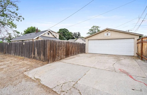 Northtown Casa | Group-Friendly 4 bed home in Garland District