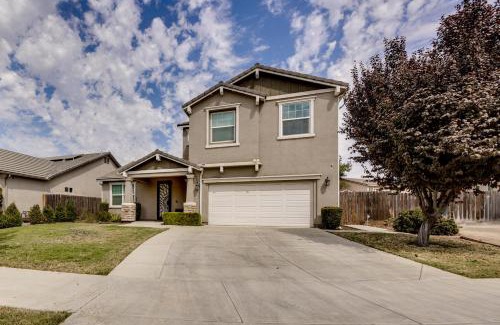 Visalia Casa | Group Getaway 5 Mi to Dtwn Visalia