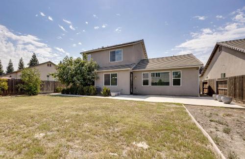 Visalia Casa | Group Getaway 5 Mi to Dtwn Visalia