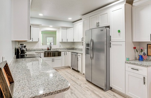 Lakeland Highlands Casa | Group Getaway w/ Deck & Yard in Lakeland!