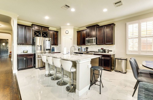 San Antonio Casa | Group Getaway w/ Home Theater in San Antonio!