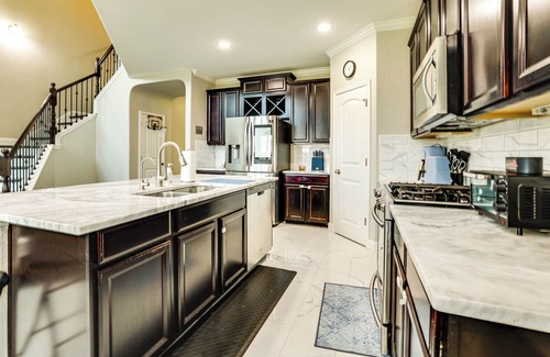 San Antonio Casa | Group Getaway w/ Home Theater in San Antonio!