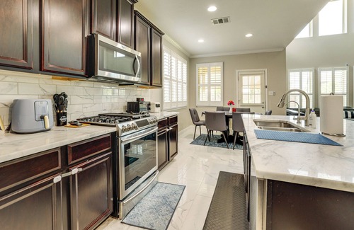 San Antonio Casa | Group Getaway w/ Home Theater in San Antonio!