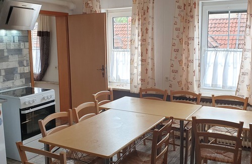 Bad Sachsa Casa | 7 dormitorios, 3 baños, aseo de invitados, sala de estar y cocina / comedor en 3 plantas.