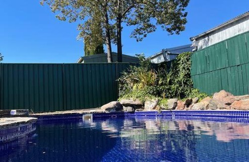 Westbourne Park Apartamento | Group house with views of the salt pool and spa