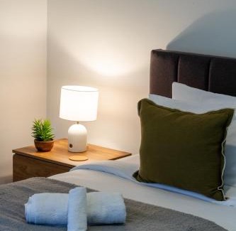 Rolleston Apartamento | Group Retreat Near Top Wedding Venues plus Games Room