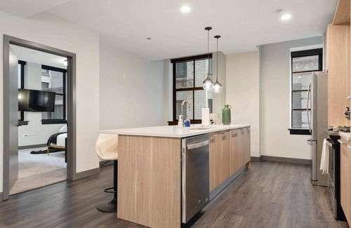Downtown Chicago Apartamento | Group Stay: 3 Modern 2BR Units, Great Amenities