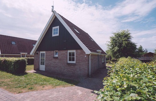 Bant Casa | Group Stay in Eigen Wijze Near Playing Field