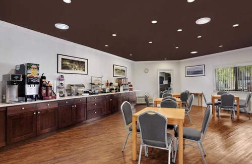 Torrance Casa | Group Vacay! Four Modern Units, Pool, Hot tub, Parking
