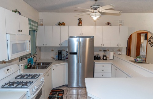 Flag Hill Casa | (Group Villa) Eagles Nest by the Beach